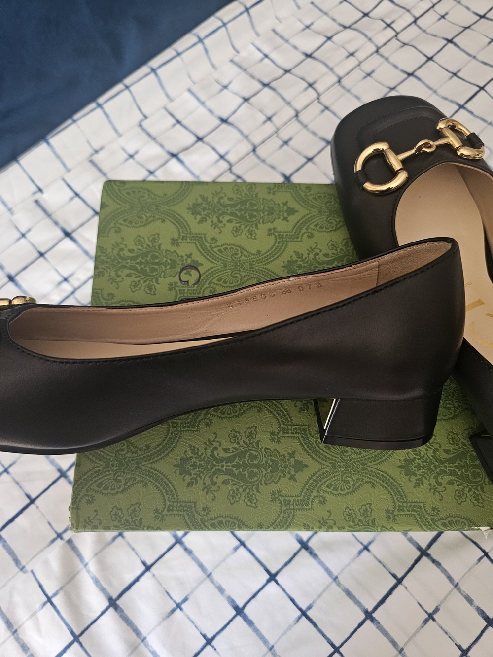 Gucci Women’s Black Leather Horsebit Pumps - Picture 5 of 6